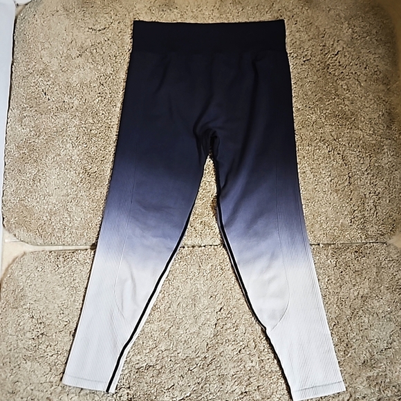 PINK Victoria's Secret High Waisted OMBRÉ Seamless Active Leggings Size Large - Picture 3 of 7